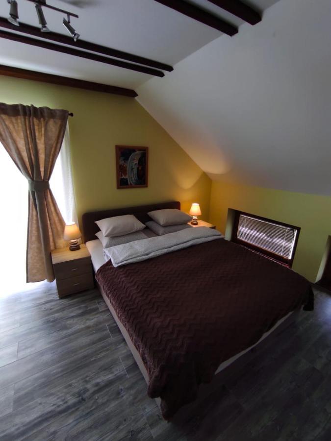 Accommodation "Old Town Dreznik" Rakovica Exterior photo