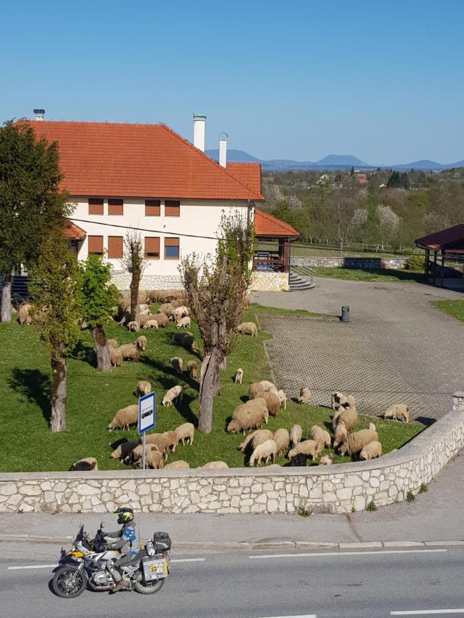 Accommodation "Old Town Dreznik" Rakovica Exterior photo