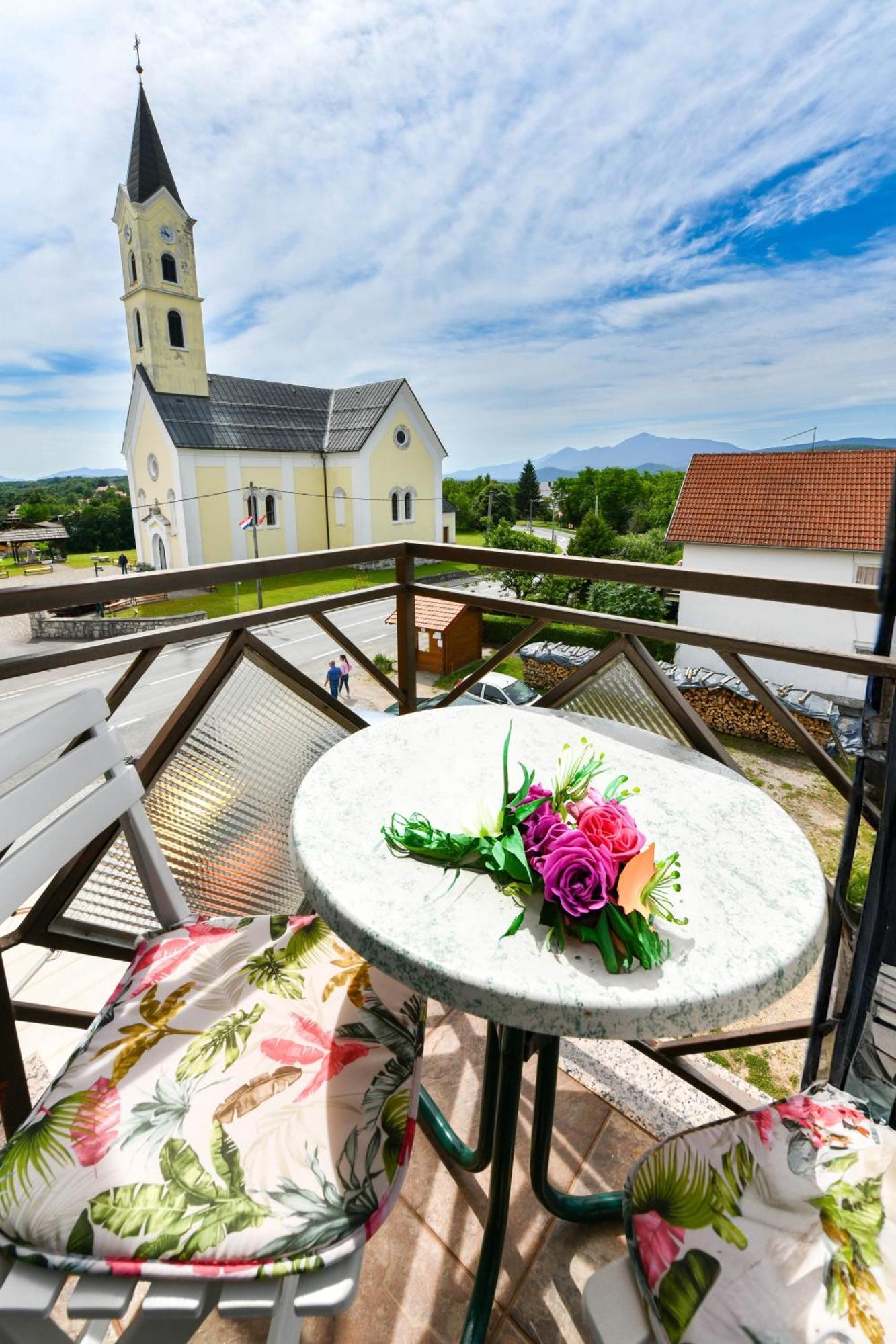 Accommodation "Old Town Dreznik" Rakovica Exterior photo